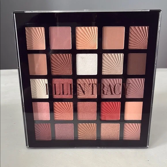 Ellen Tracy Professional Eyeshadow Palette - Picture 3 of 4